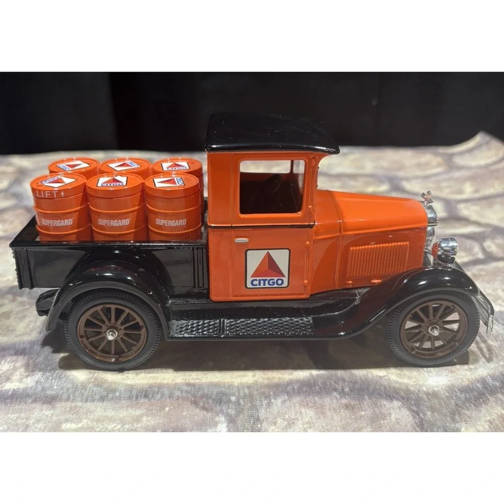 Liberty Classics 1:30 1937 Ahrens-Fox Firetruck Bank Die-Cast Red Model 3283